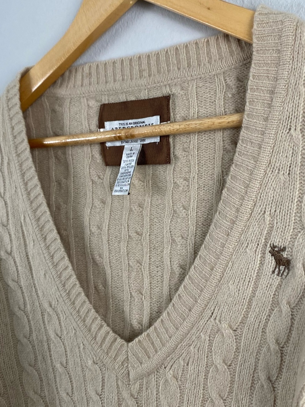 Abercrombie & Fitch Vintage Wool Blend Cable Knit V Neck Long Sleeve Sweater - Picture 7 of 15